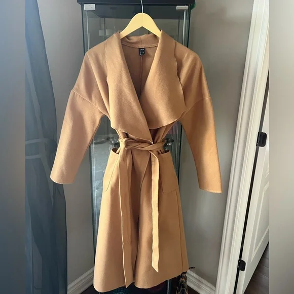 Fall/ spring overcoat - Picture 2 of 3